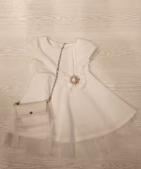abito bianco con borsetta - 1